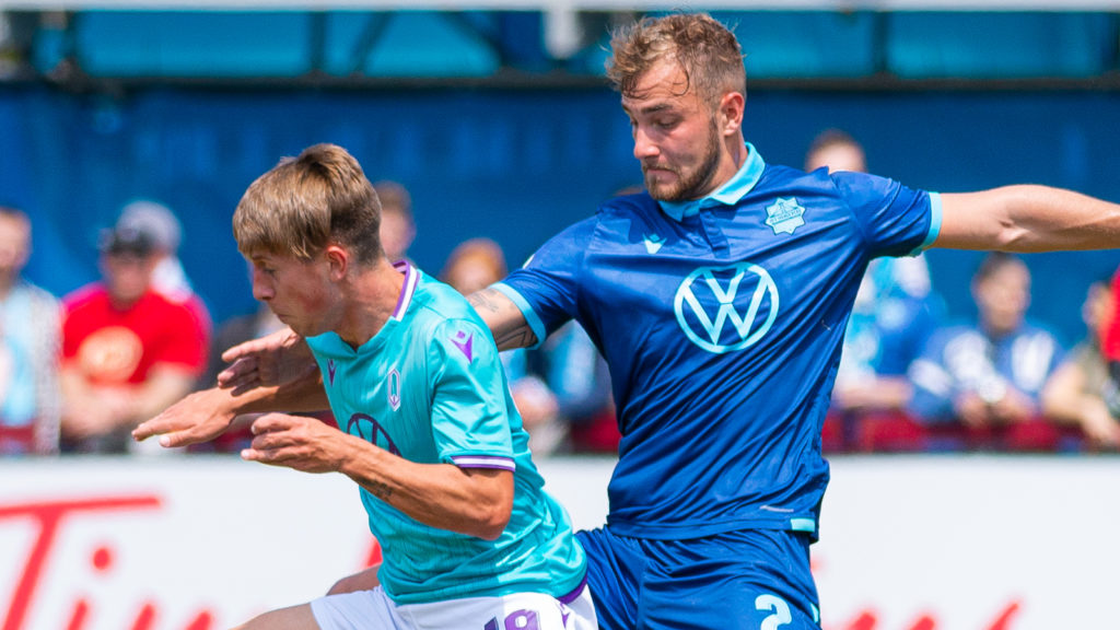 HFX defender Peter Schaale battles for possession. (Trevor MacMillan/CPL).
