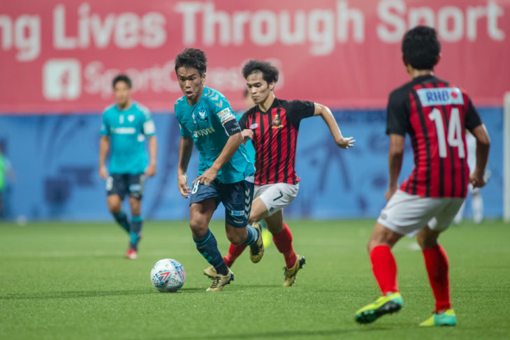 Murofushi controls the ball for Albirex Niigata