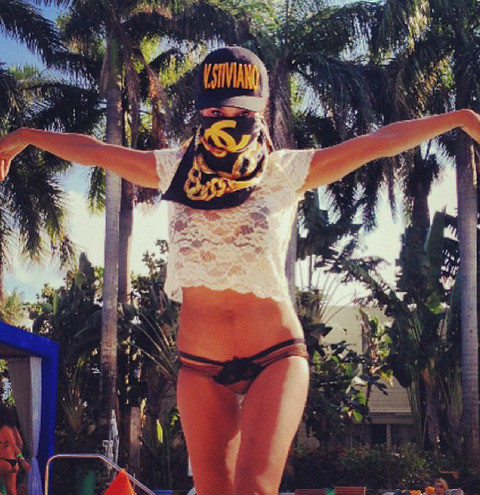 Bikini Sunday – V. Stiviano