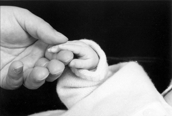 mom-and-baby-hands