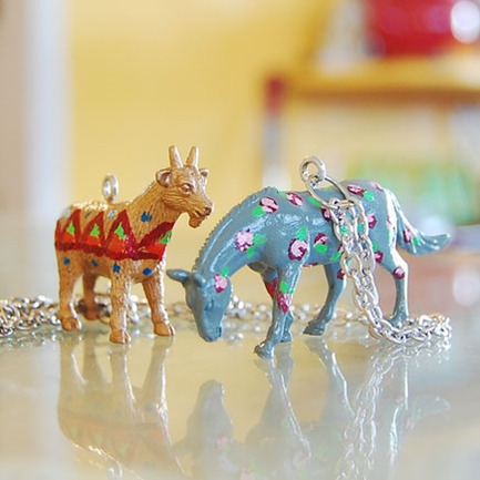  Floral Plastic Animal Pendant Necklace