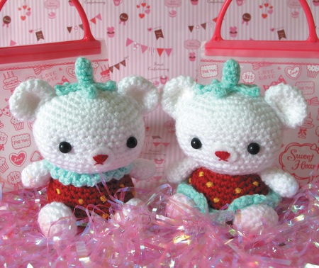 Little Strawberry Amigiurimi Crochet Bears