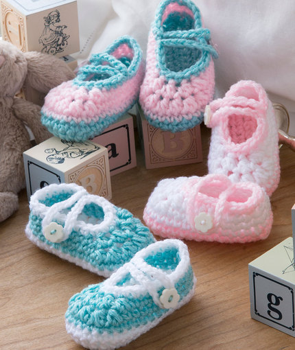 Two-Color Baby Booties (Free Crochet Pattern)