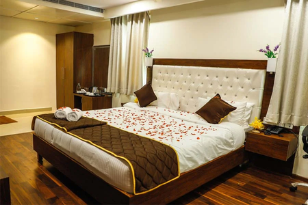 Best Hotels in Vijayawada Near Railway Station | Hotel RN Grand