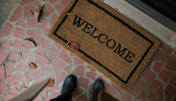 A Gracious Guide For How To Be A Good House Guest