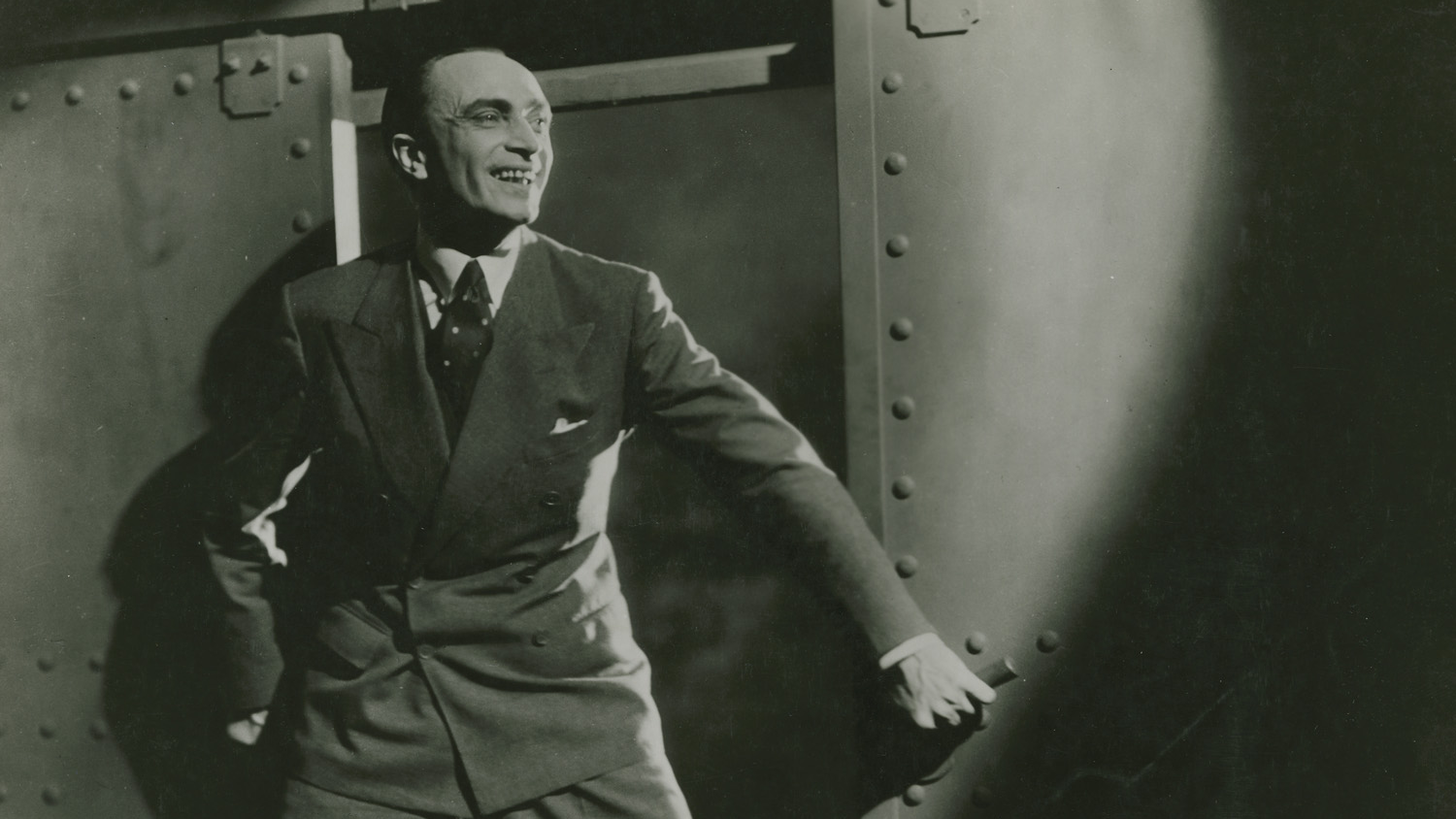 <i>Green for Danger: </i>Laughing While the Bombs Fall