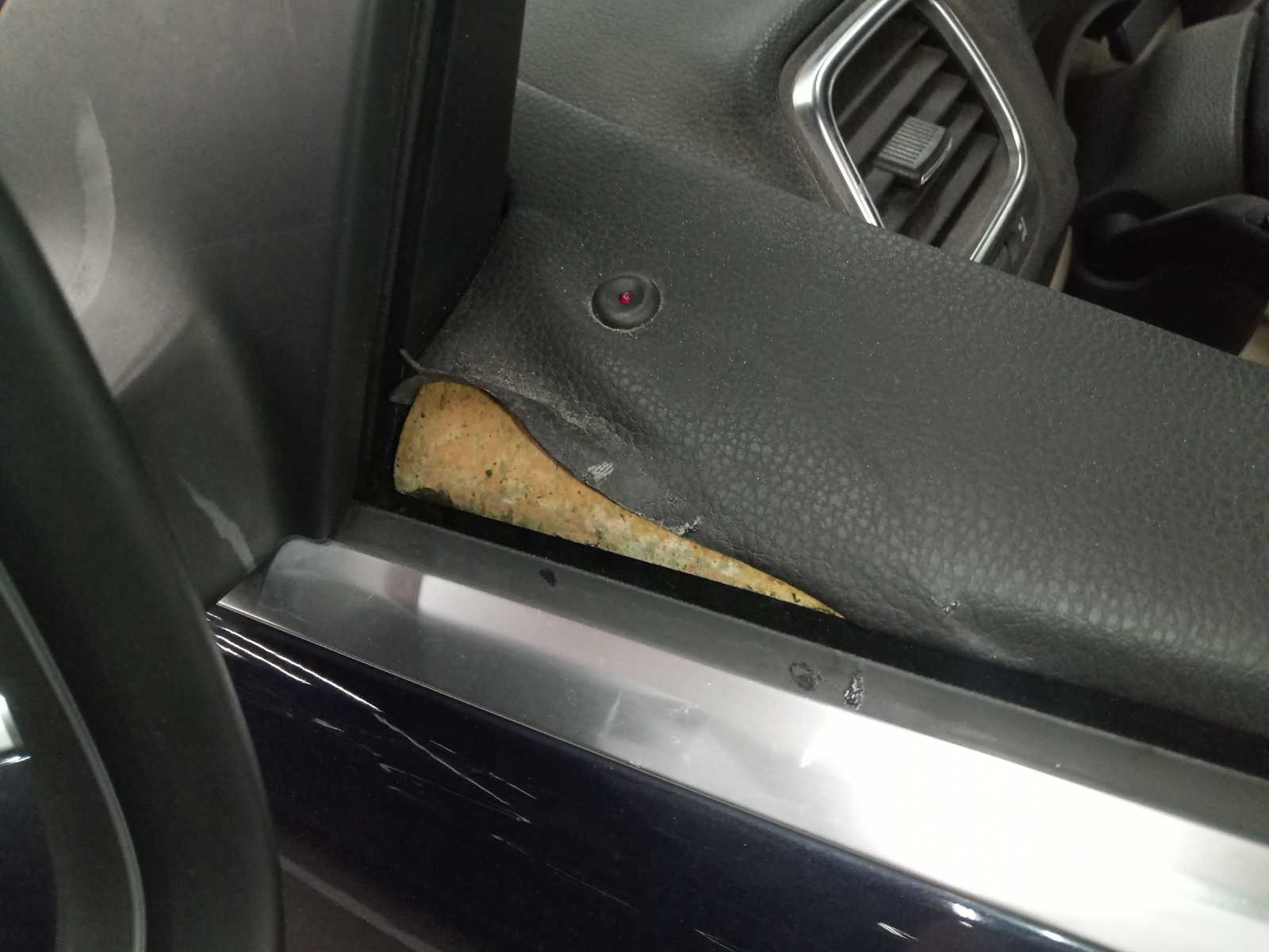 LF Wheel (Curb Rash)