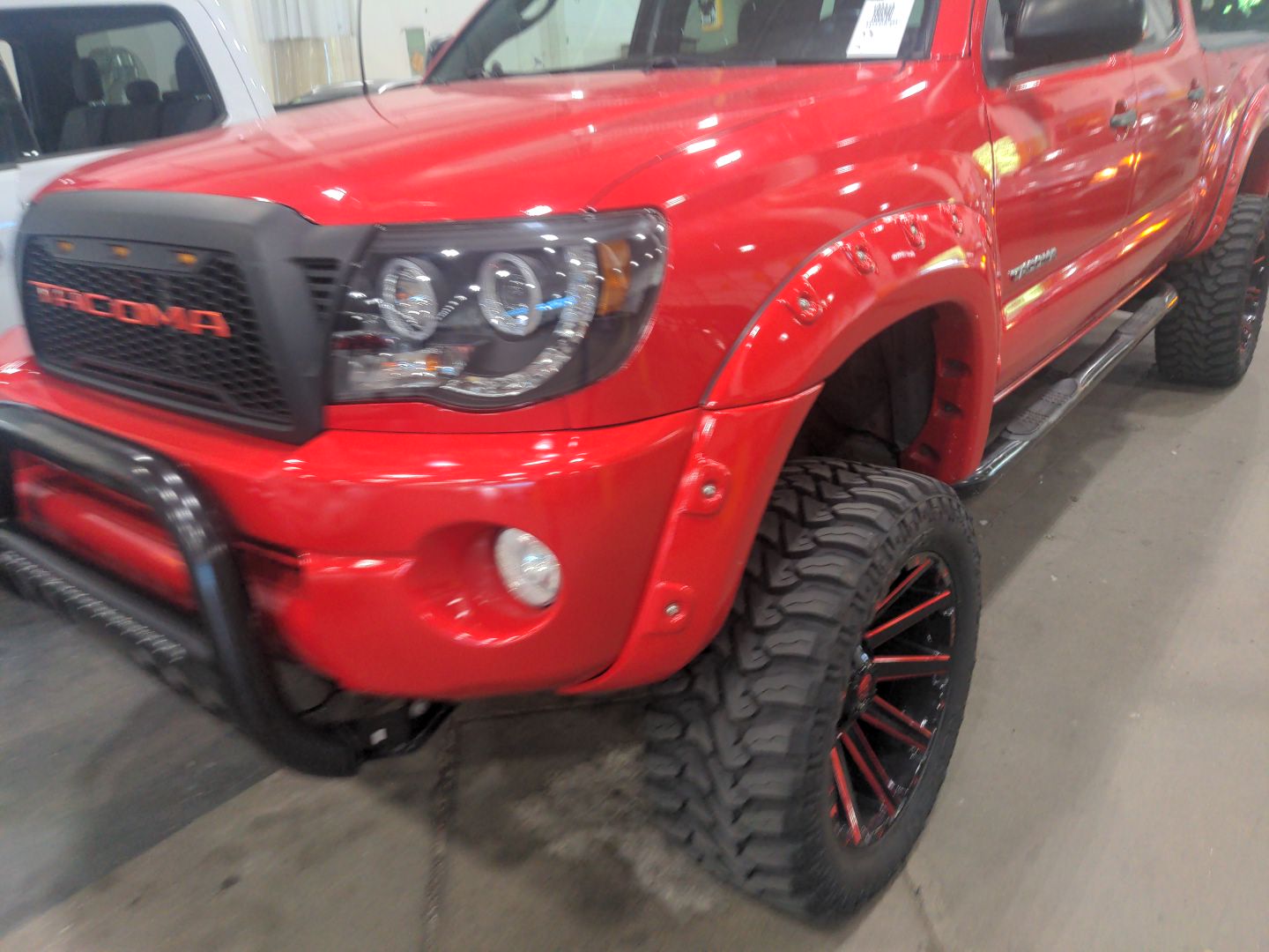 R Fender Flare (Scratch Heavy)