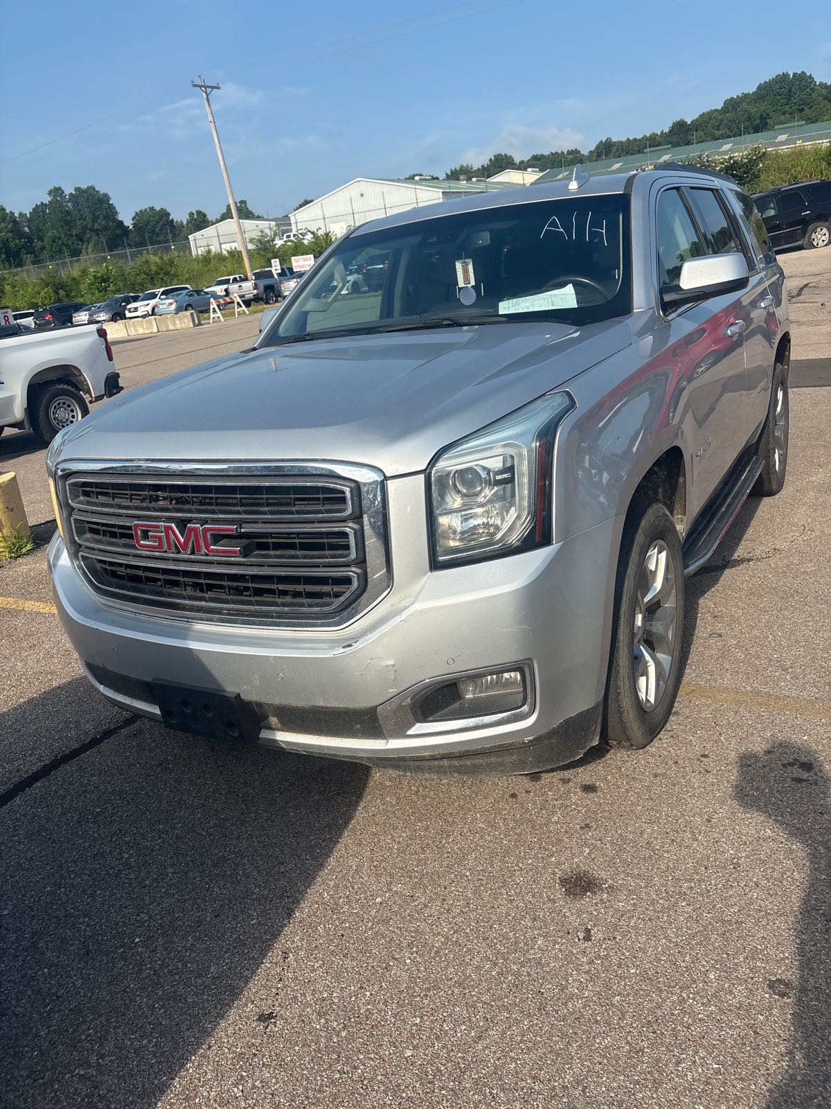 Dented Gradung Bucket Exterior RR