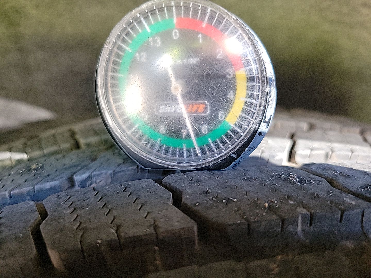 Dented Gradung Bucket RF Tire Tread