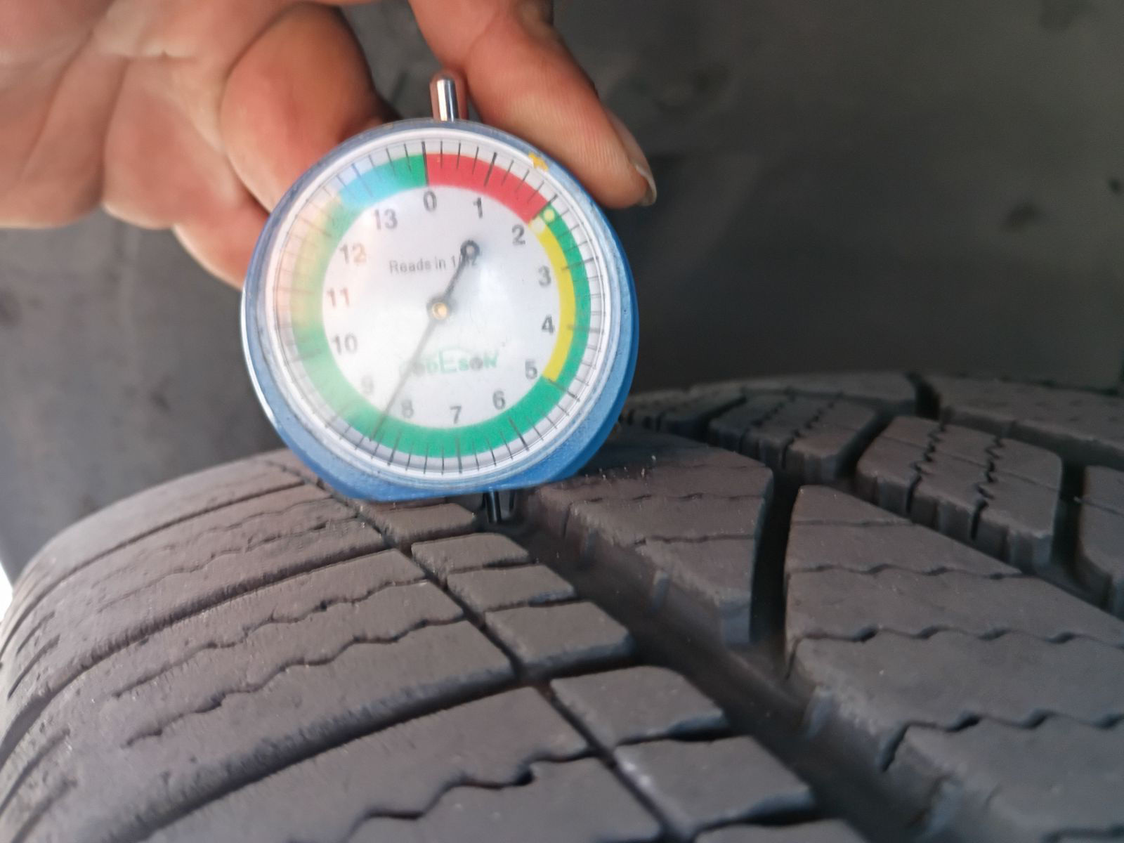 Dented Gradung Bucket LR Tire Tread