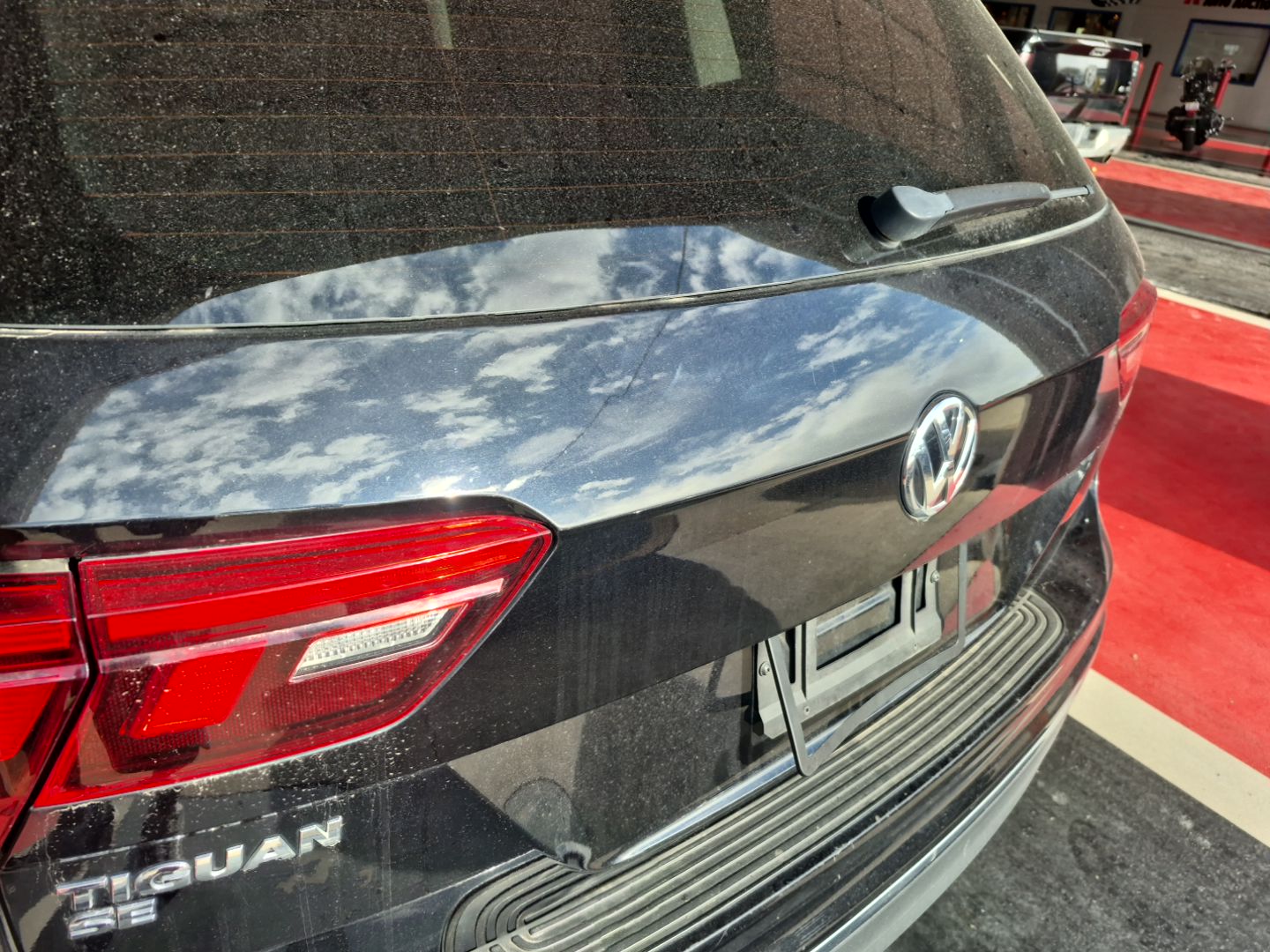 R Qtr Panel (Mult Dents/No Paint Dmg)