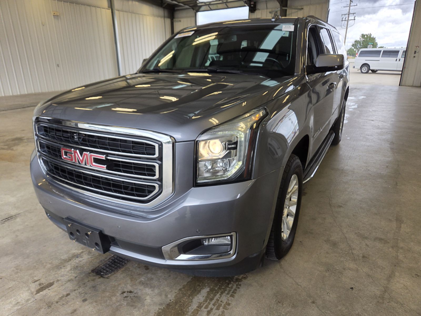 Dented Gradung Bucket Exterior RR