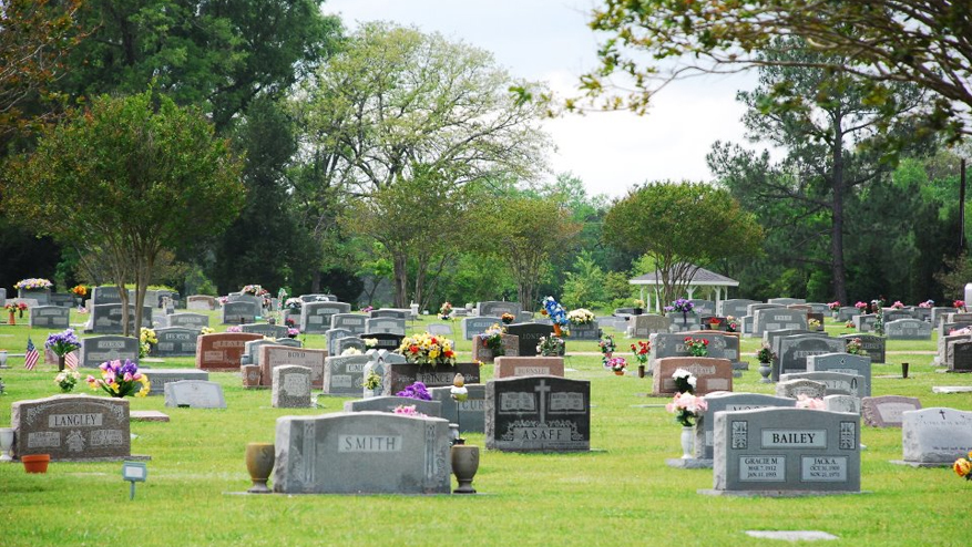 Cemetery in Marshall, TX | Colonial Gardens Cemetery