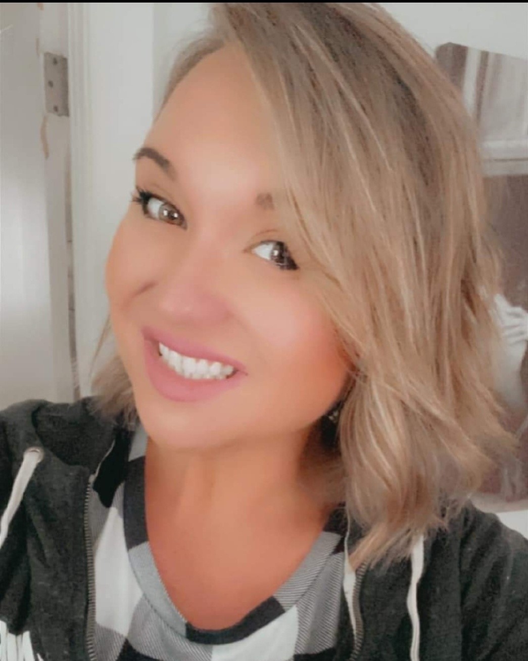 Katie Woods's Instagram, Twitter & Facebook on IDCrawl