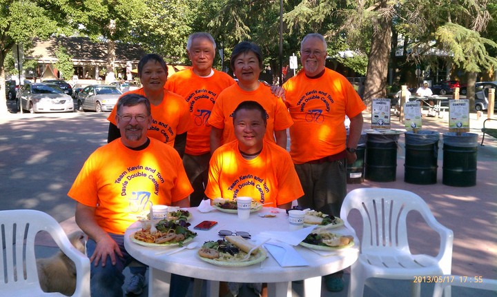 Team Kevin And Tom   Davis Double Century T-Shirt Photo