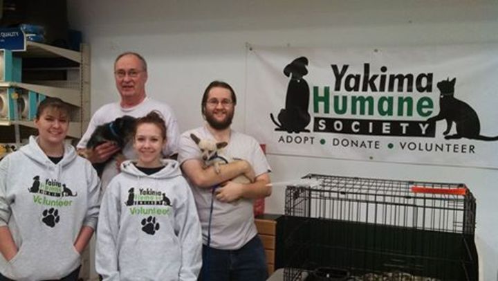 Yakima Humane Society Volunteers T-Shirt Photo