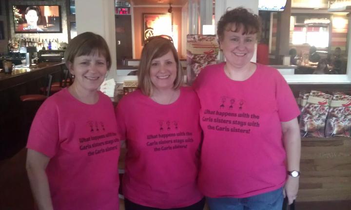 Garis Sisters Rock! T-Shirt Photo