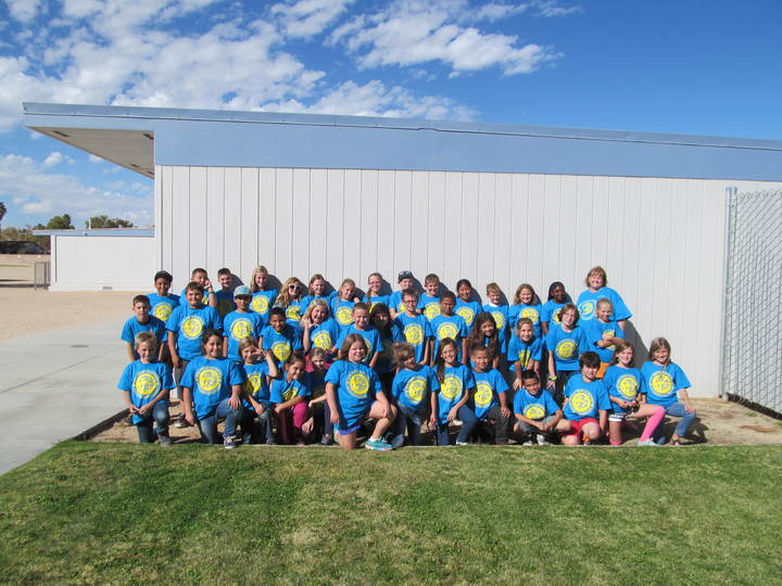 Las Flores Elementary School Leadership Group T-Shirt Photo