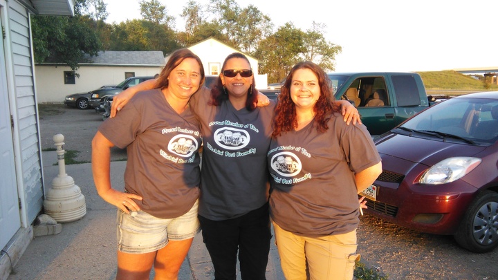 Framily = Family Of Friends T-Shirt Photo