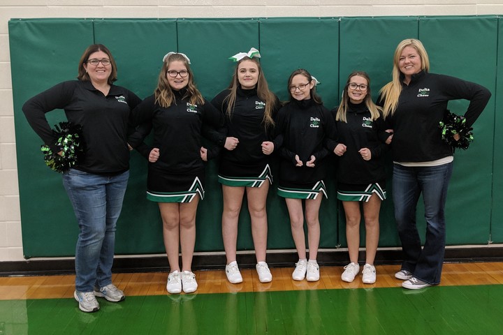 Delta Middle School Cheerleaders T-Shirt Photo