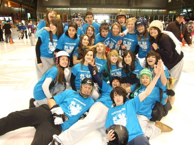 Les Petits Monstres: Broomball Heroes ! T-Shirt Photo