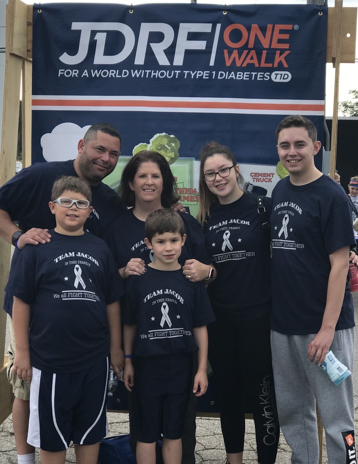 Walking To End Type 1 Diabetes T-Shirt Photo