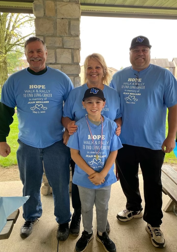 Spreading Hope For Lung Cancer Hope Month  T-Shirt Photo