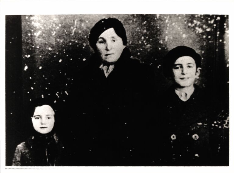 Black and white photograph from the 1930's or early 1940's. From left to right: Tziporah Wiesel (5 years old?), Sarah Wiesel (middle age), and Elie Wiesel (maybe 11 years old?)