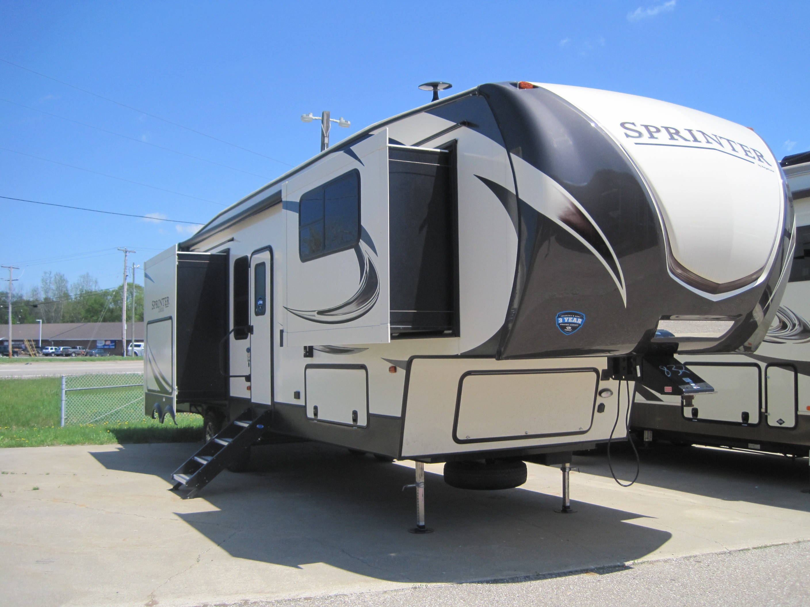 A & B Camperland Inc 4EE