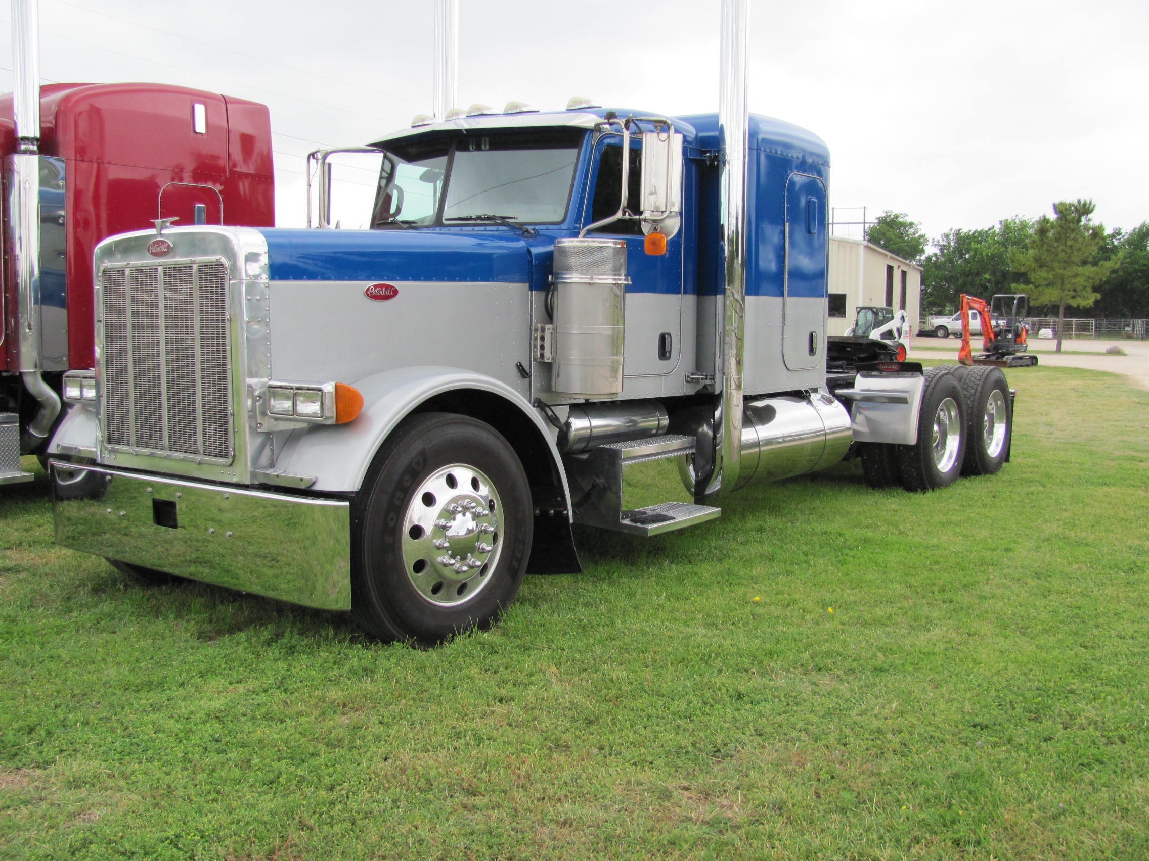 2006 Peterbilt 379 Extended Hood Flat Top TRK