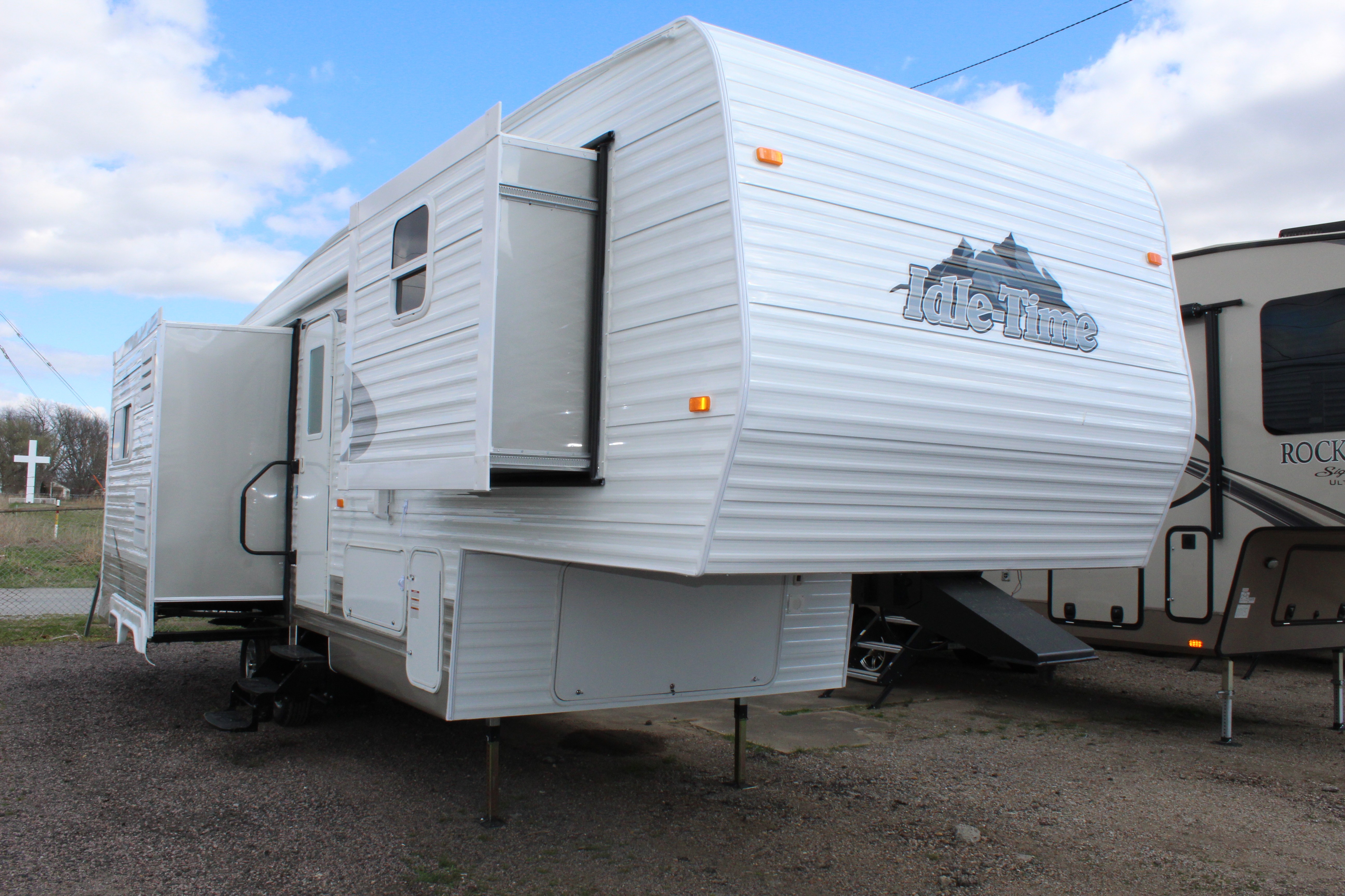 Idle Time RV, Allen, Oklahoma, Apex, Rockwood, Sandpiper, Wildwood, fifth wheel, park model