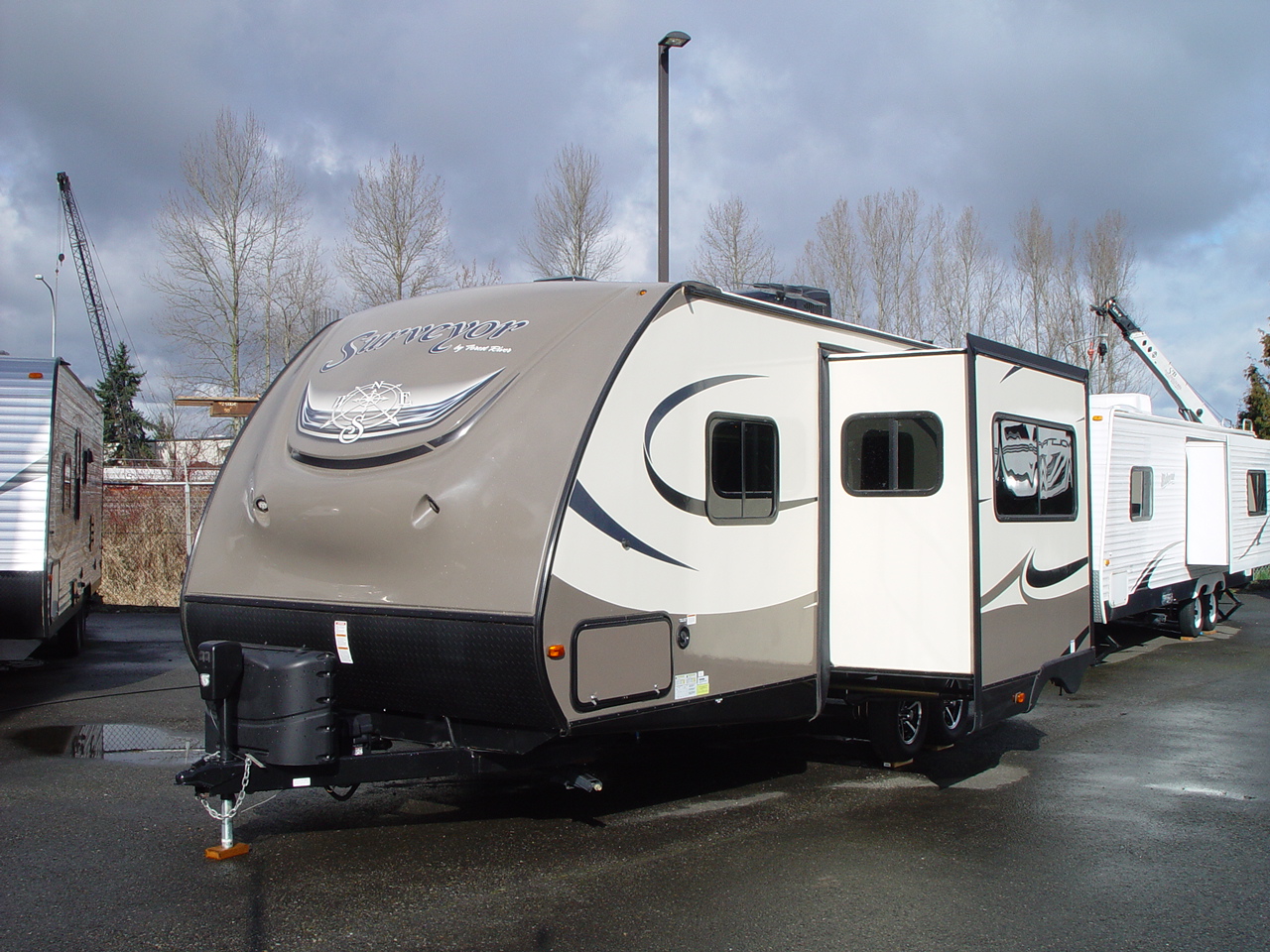 2017 Surveyor 243RBS