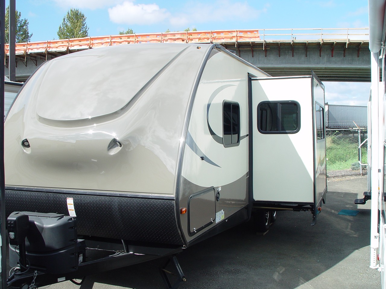 2017 Surveyor 243RBS