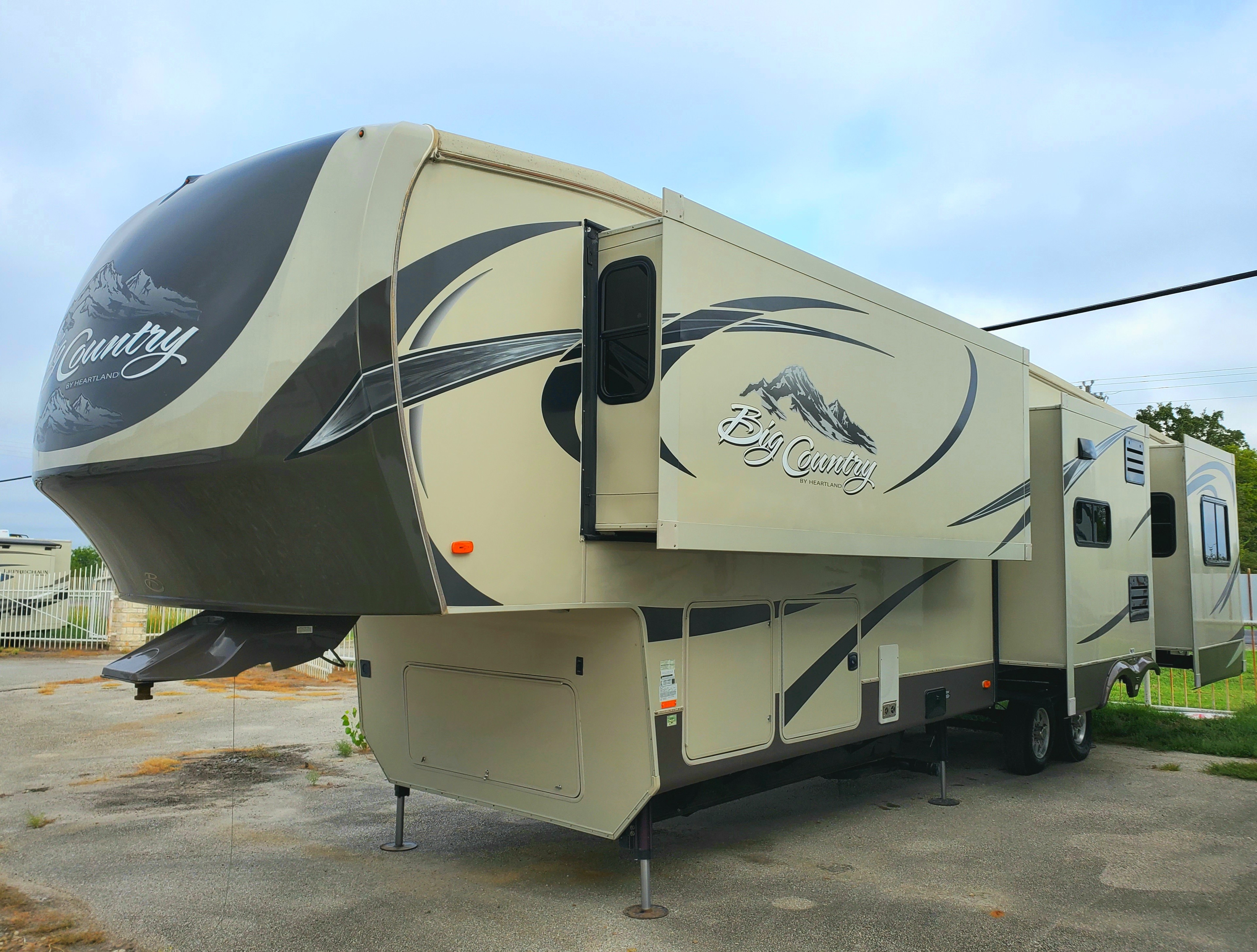 Lake Tawakoni RV Center, located in NE Texas