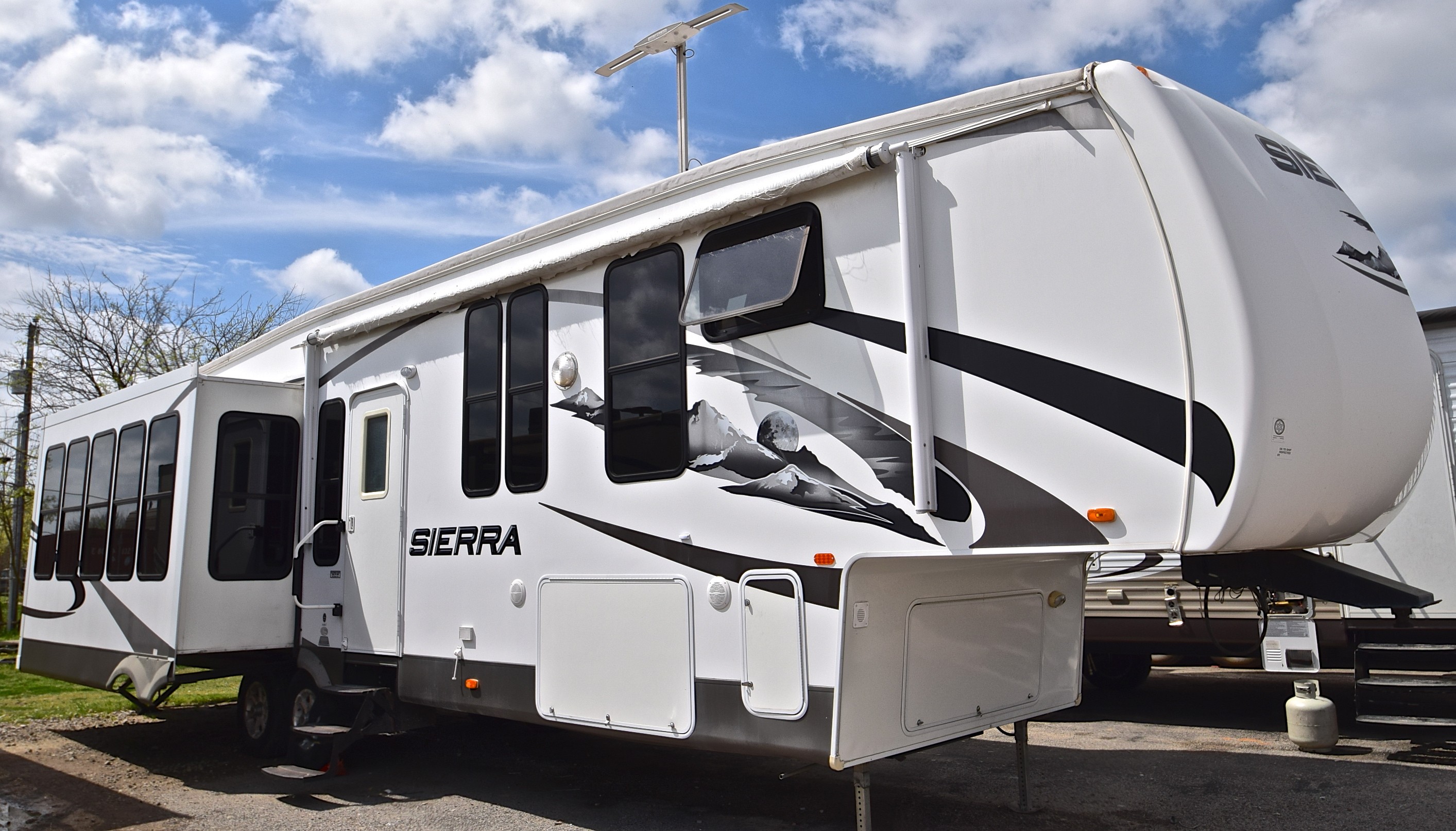 Lake Tawakoni RV Center, located in NE Texas