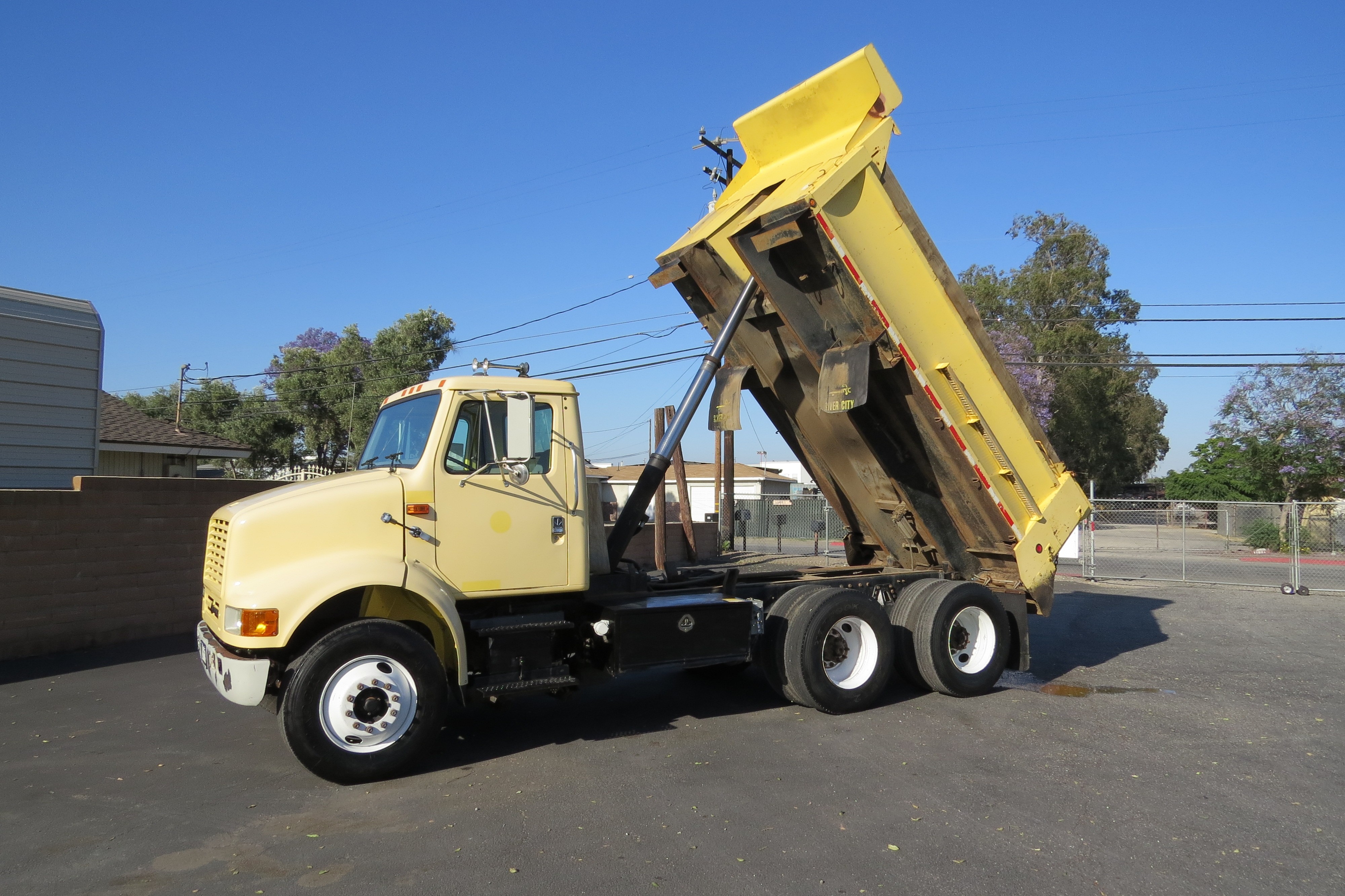 Used 2000 International 8100 6x4 14