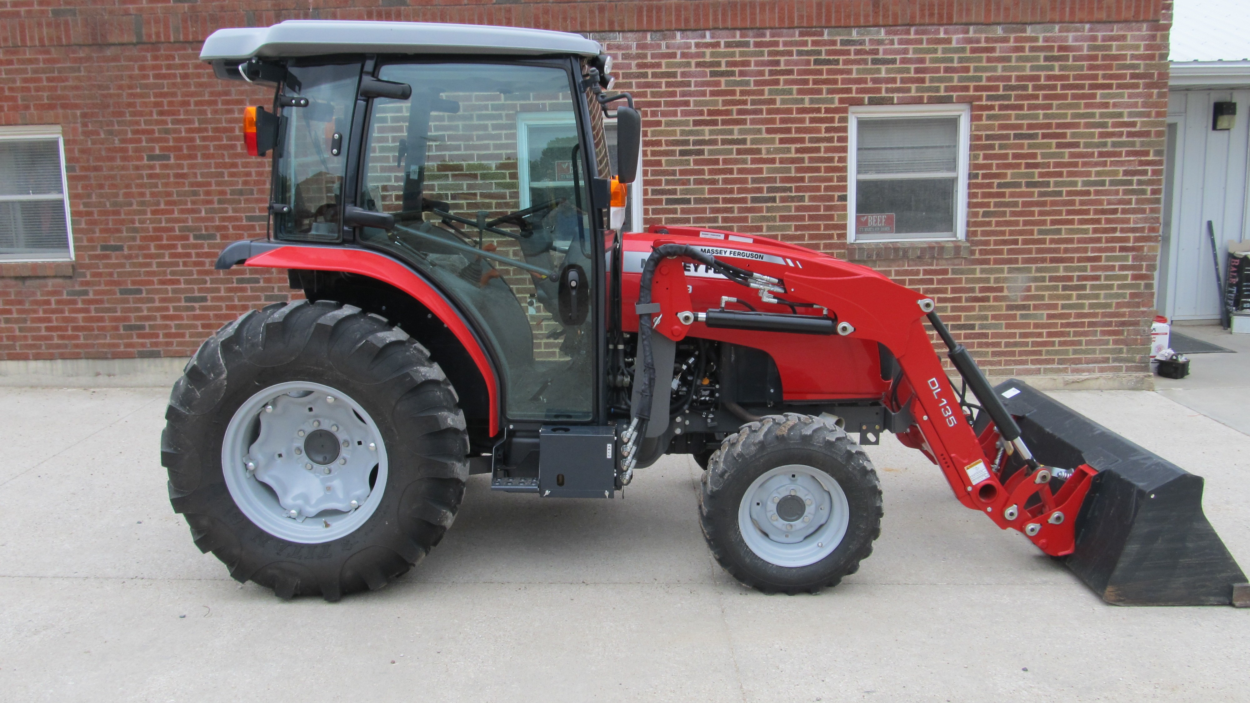 2016 Massey Ferguson 1749