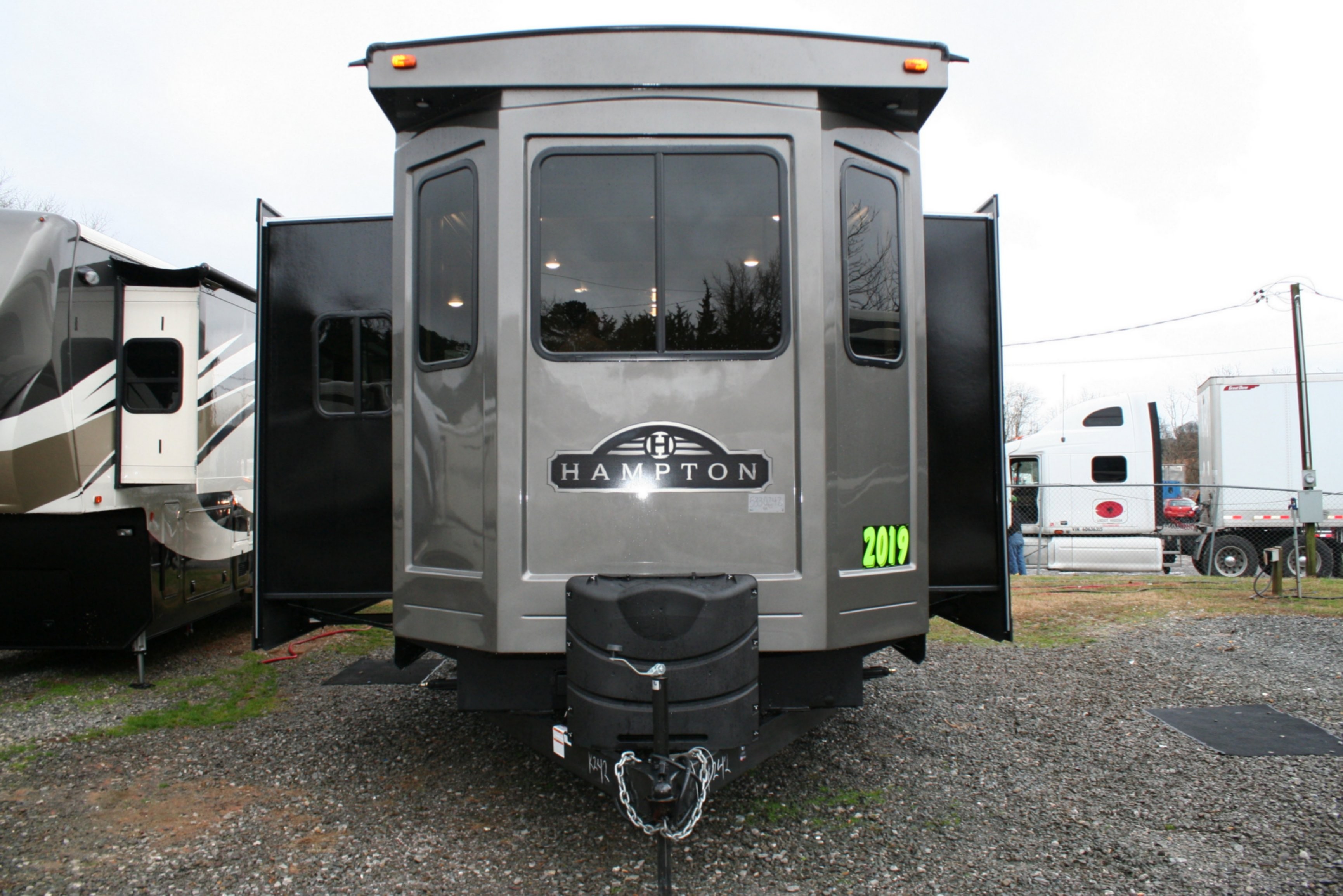 2019 CrossRoads HAMPTON 372FDB _DESTINATION TRAILER