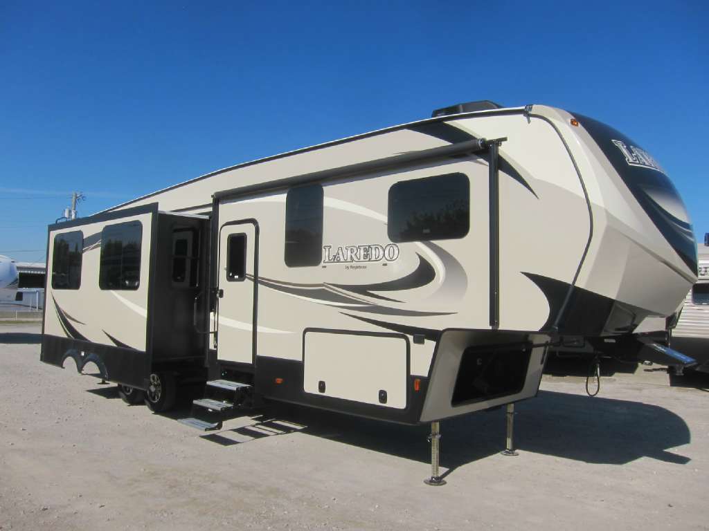 2017 Laredo 357BH