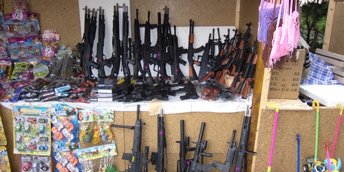toy-guns-sale.jpg (1440×720)