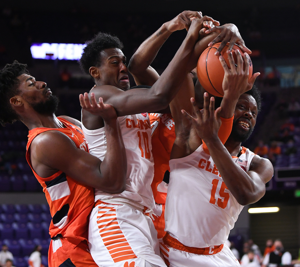Even with Sidibe's return, Syracuse suffocated on the boards by Clemson - Vimarsana News
