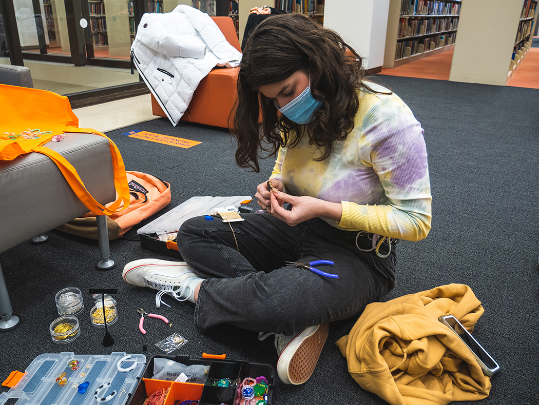 SU freshman designs Latin-inspired custom jewelry - Vimarsana News