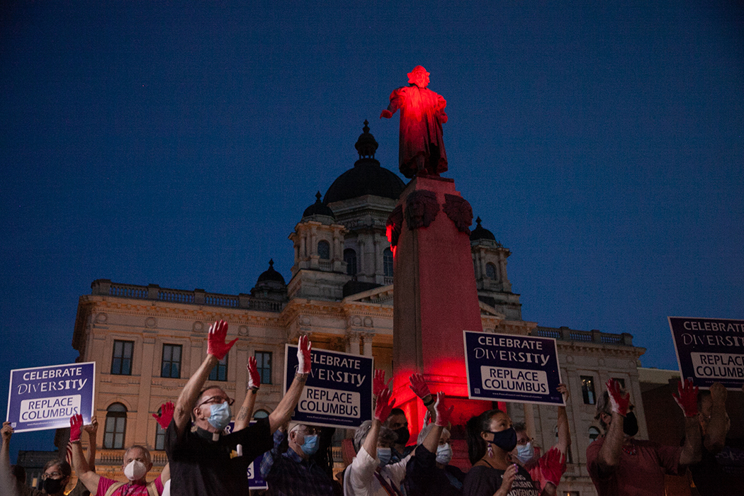 About 200 people advocate for removal of Columbus statue in Syracuse - Vimarsana News