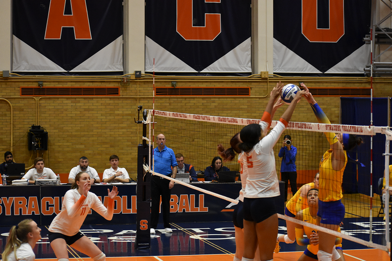 Syracuse records season-high 16 blocks in 4-set win over Virginia - Vimarsana News