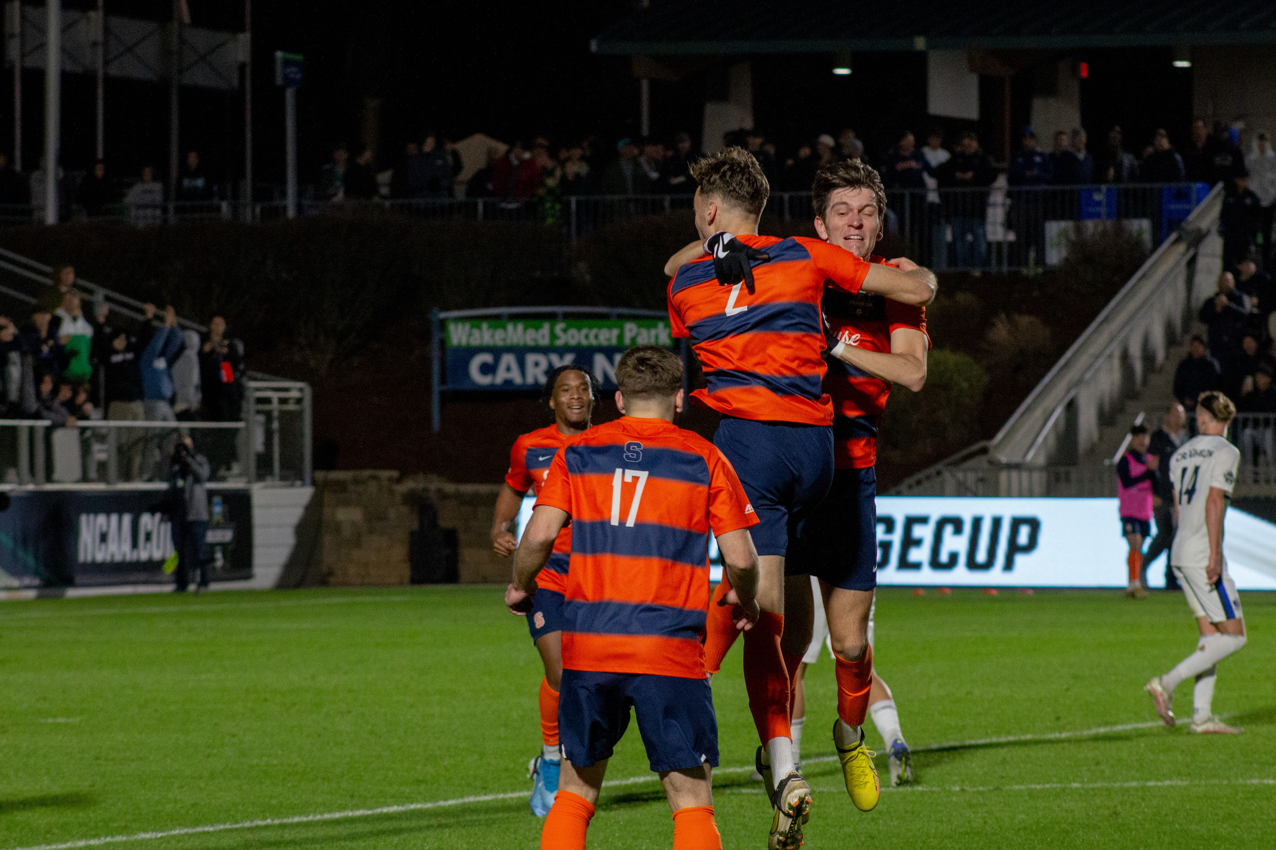 "It was a heavyweight battle today." Levonte Johnson's eight game-winning goal in the 86th minute put Syracuse in the College Cup final against Indiana - Vimarsana News