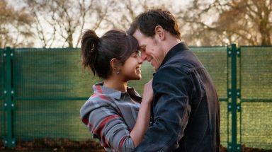 Amor a Primer Mensaje – Una divertida mezcla de romance, tecnología y Celine Dion