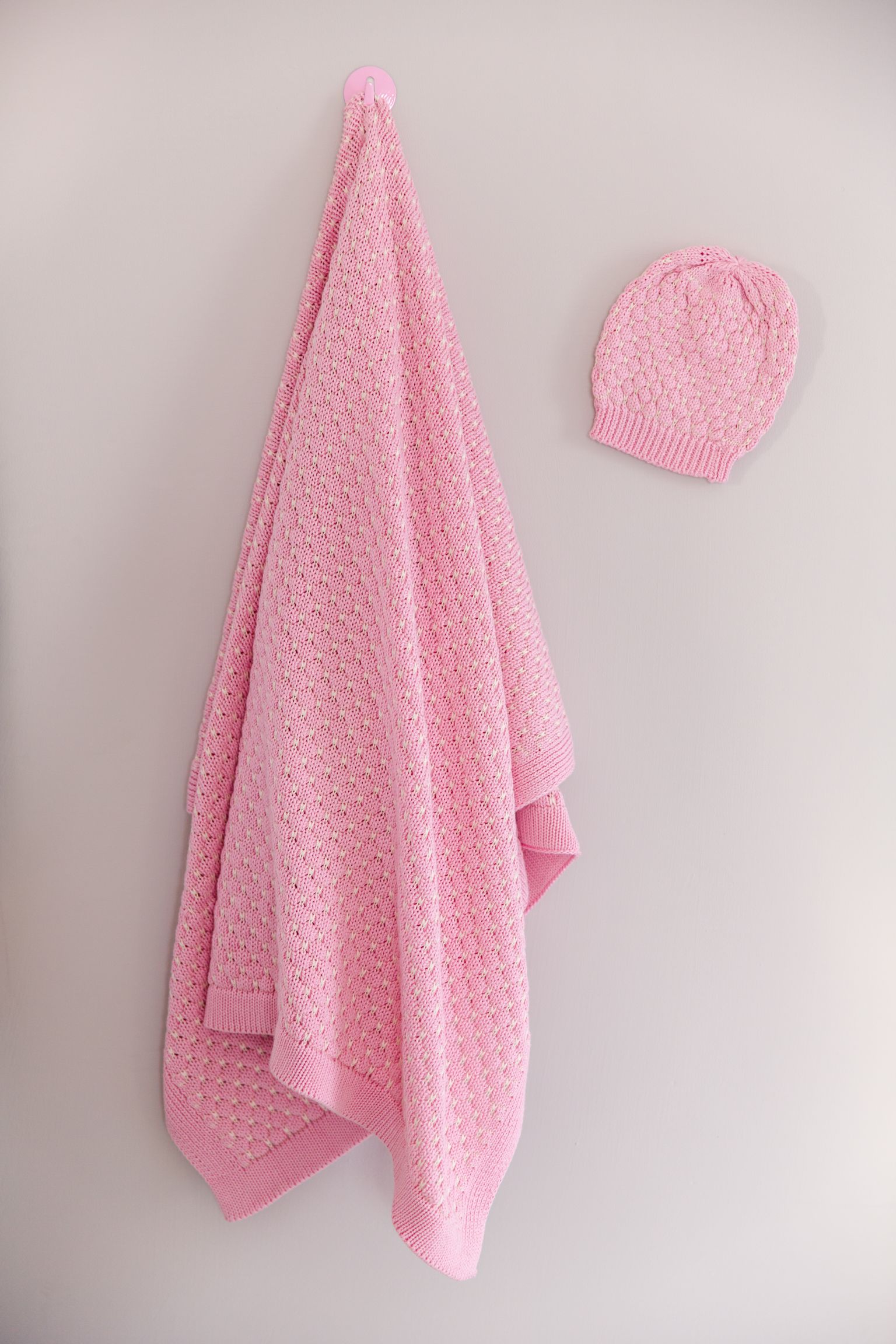 Darzzi Baby Blankets Snuggle baby blanket & beanie set baby pink
