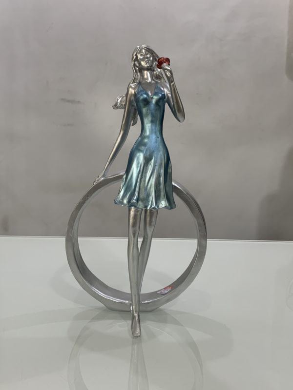 Lady on Ring 2632