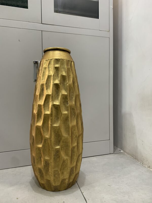METAL VASE 3999